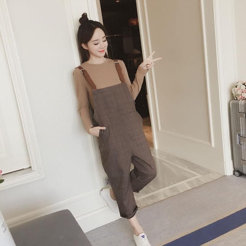 马上国庆了，出门游玩千万别穿碎花裙!瞧这港风套装，减龄又方便