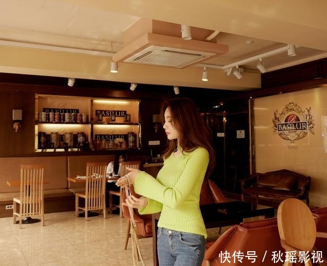 型特别■时尚有型显性感美腿，服装模特紧身牛仔裤穿搭