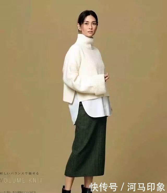  「气质」白色毛衣，搭配裙子还是裤子好看？真的是，各有各的美