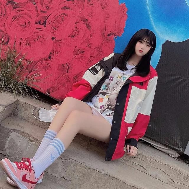  『Girls』SNKR Girls丨肤白貌美大长腿？这期的球鞋女孩可不止这一点点的诱惑！4.13-4.19