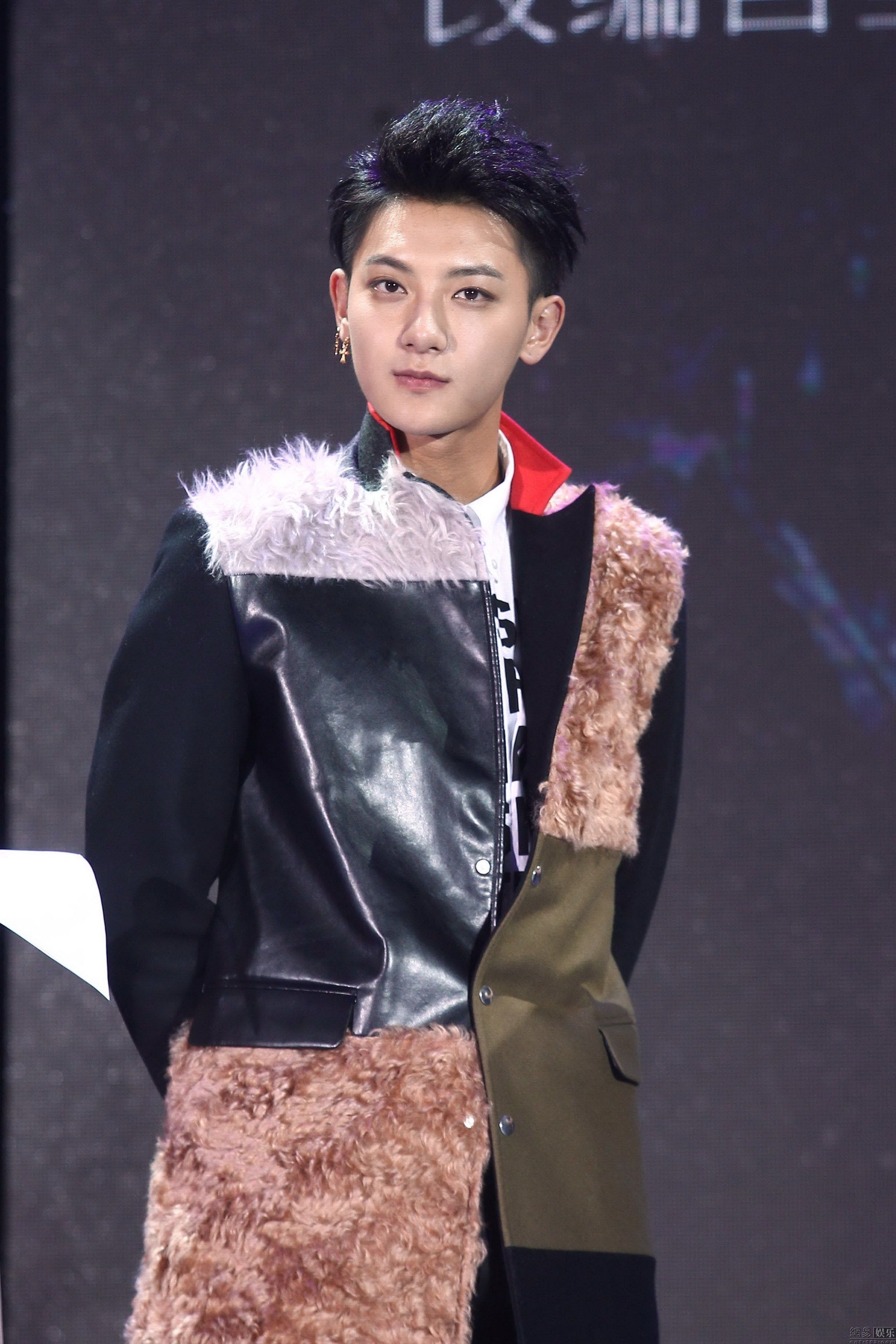 而这次豆得儿的新欢应该很多网友认识黄子韬,王思聪过节最大的明星就