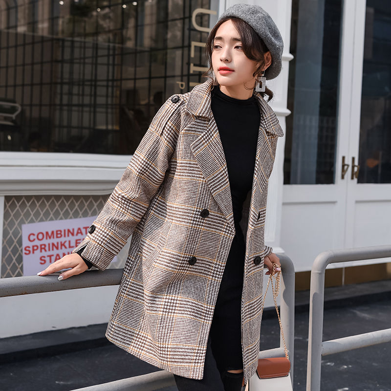 很多人穿大衣配打底裤，真土，今年流行毛呢外套+奶奶裤，美爆了