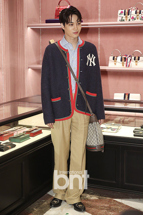 KAI雪炫出席某品牌活动 时尚装扮尽显魅力