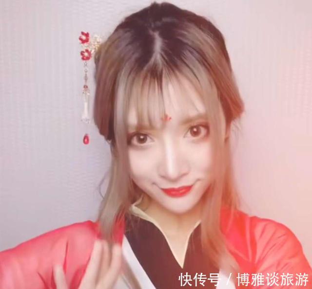 『着汉服』小学生穿汉服可爱,白种人穿汉服惊艳,可当黑人穿,网友不要!
