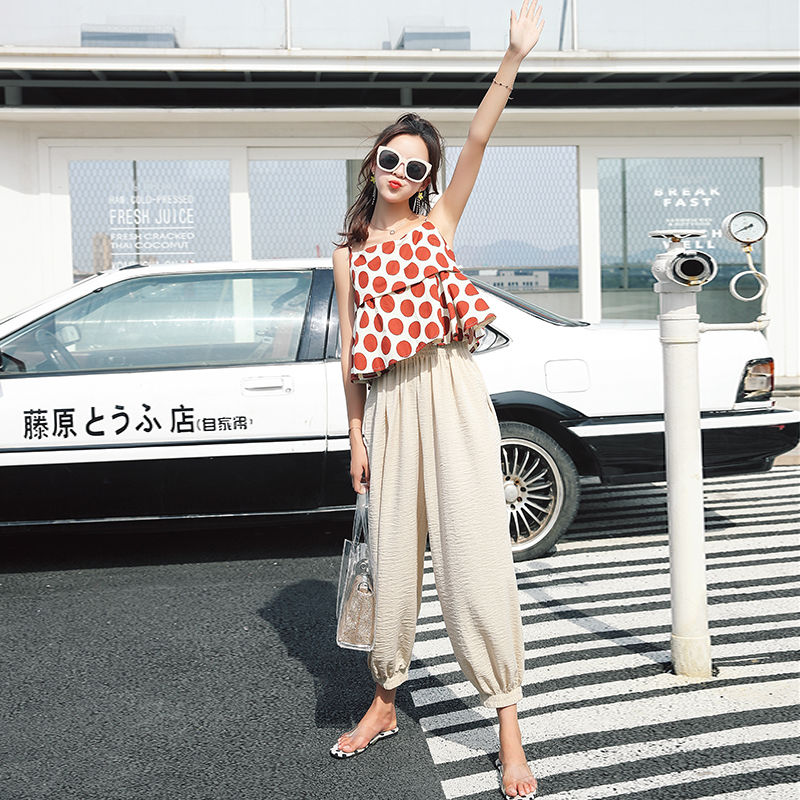 新流行一种“显高套装”，特适合矮个子女人，显高更有范