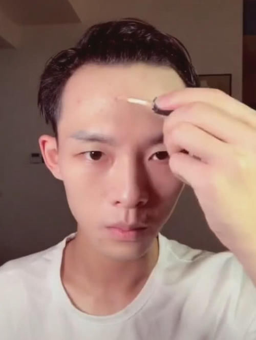 会化妆的男生有多可怕?网友:身为一个女生,我