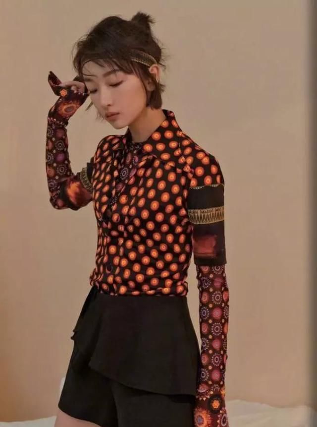 『春季』矮个子女人春季穿连衣裙,这些地方要避开,不显高还显粗壮