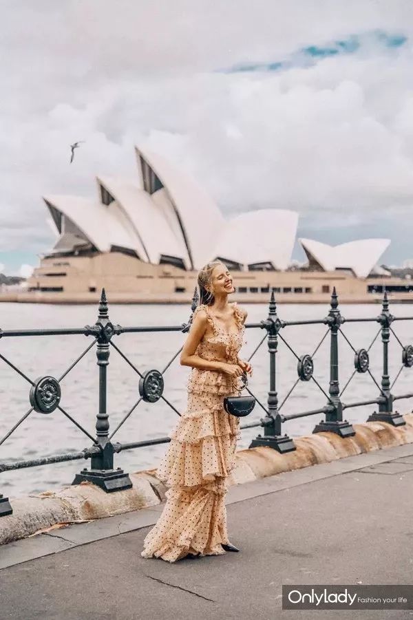 我最喜欢你什么样子?穿连衣裙的样子!