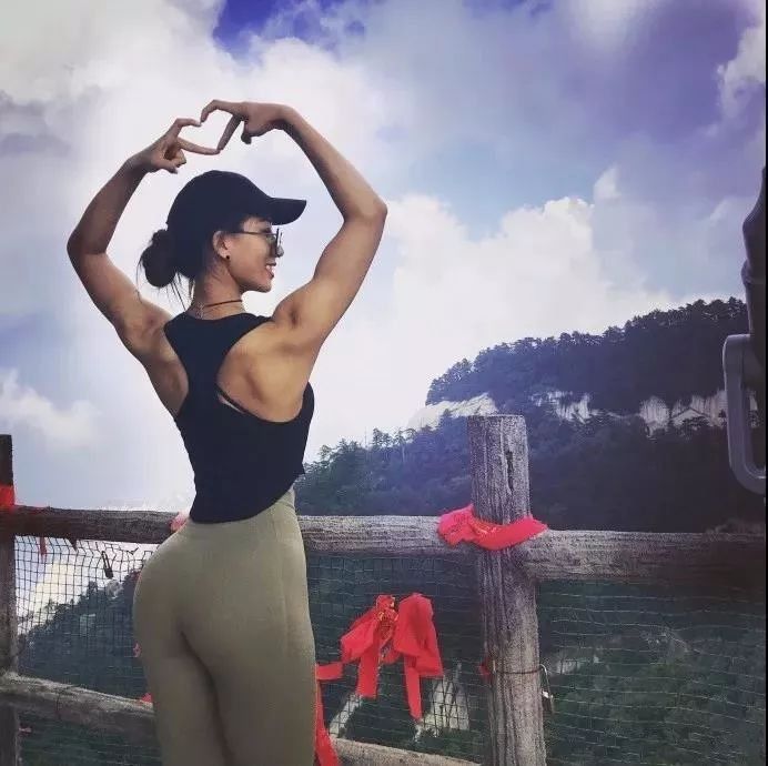 中国版“李燕花”刷爆健身圈，180cm的她获得比基尼冠军惊艳全场!