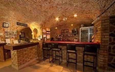 澳大利亚一座神奇的城市,居民都爱住地下,游客来了也往地下走!