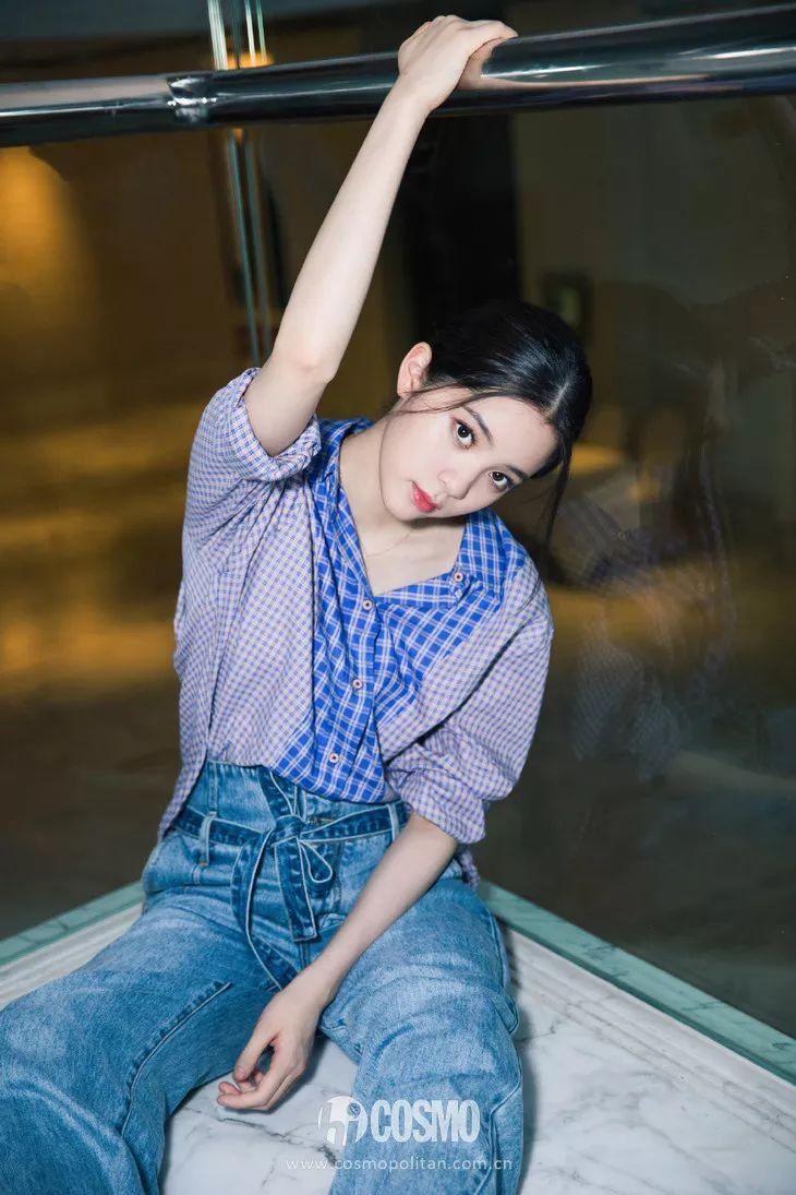 美人计 | 姐妹花宋祖儿和欧阳娜娜,就是女大学生造型标杆