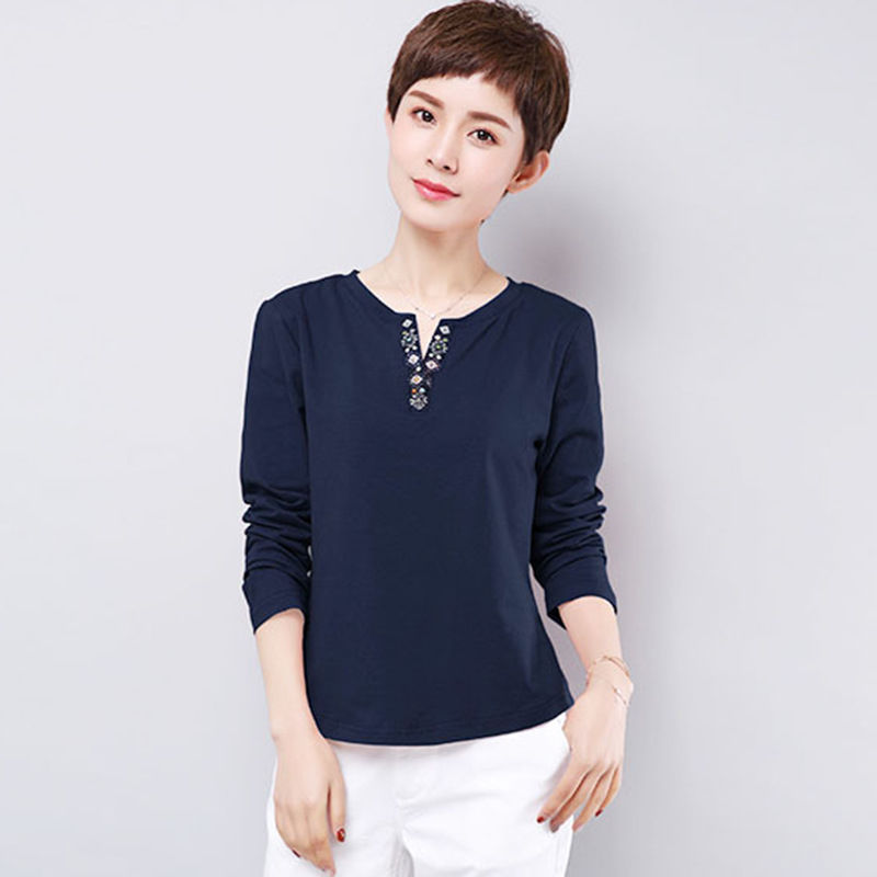 新发现一种妈妈装特洋气,中秋回家给妈妈买2件,比旗袍还显年轻