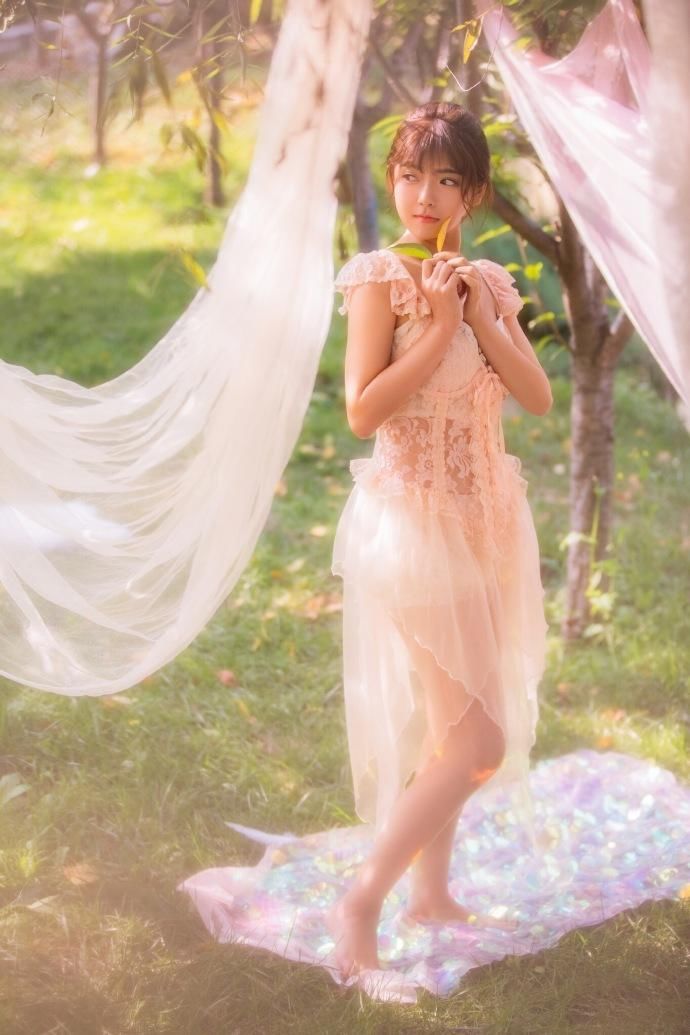 性感甜美少女透视薄纱撩人写真图片