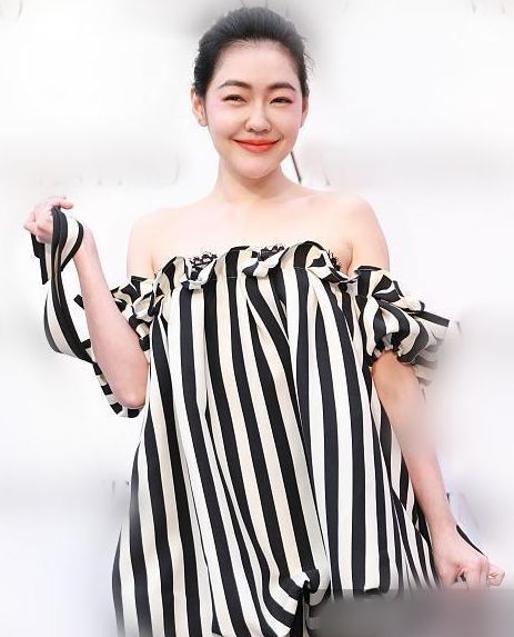 当小S与钟丽缇同穿抹胸裙，网友：终于知道丰腴和肥胖的差距了！