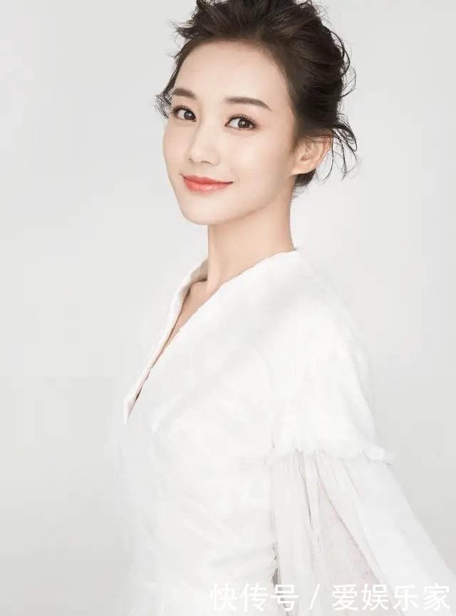  性感：美女图集，第785期：性感时尚，图几小姐姐，你会更喜欢呢？