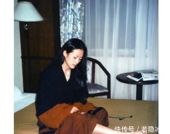 美得:有种“惊艳”是章子怡的旧照, 在没有美颜的年代, 也美得倾国倾城