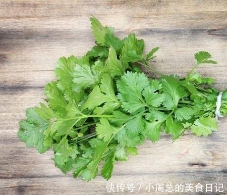 香菜根煮水的正确做法 t01c0b8043805b94cca.jpg?size=458x394