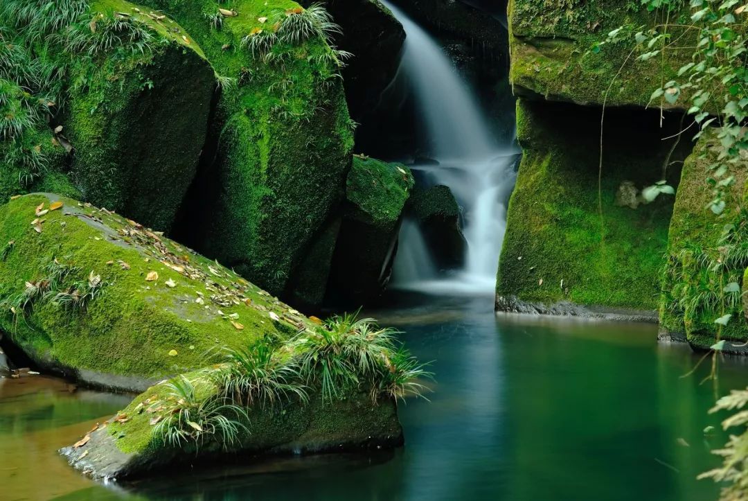 四川这座小城，叫板稻城亚丁，不输江南，藏着亚洲第一云海，高铁