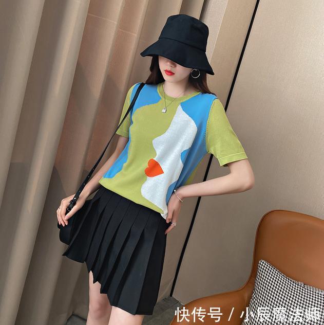 【不妨】爱美的中年女性,不妨试试这几款针织衫,轻松穿出时尚感