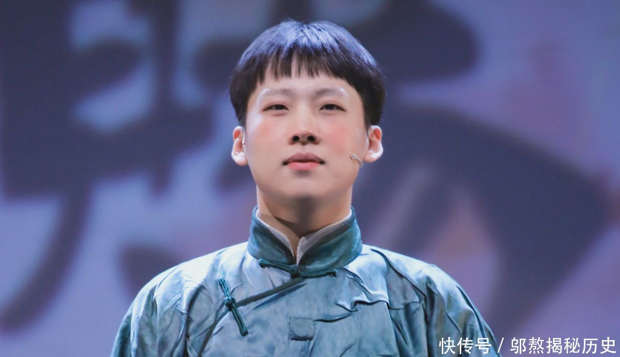 郭德纲现身话剧牛天赐