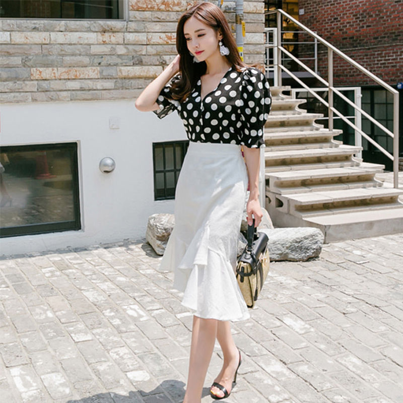 很好看的吊带连衣裙，款款都很显好身材哦，很有大气的优雅范