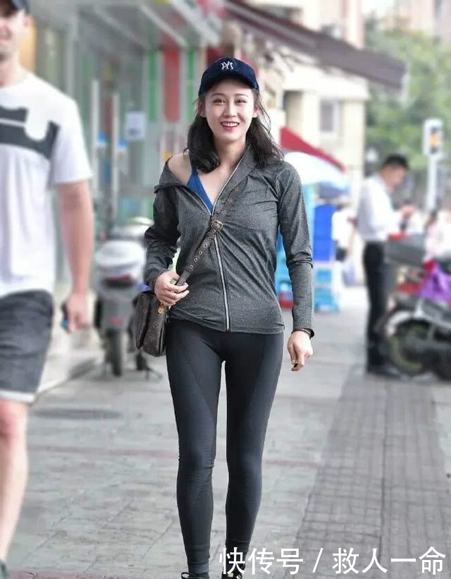  穿健美裤@修身束腰的健美裤，摆脱了“游泳圈”的困扰！