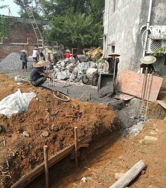 终于知道，在农村自建房不批，拆老房子建新房也不批的原因了！