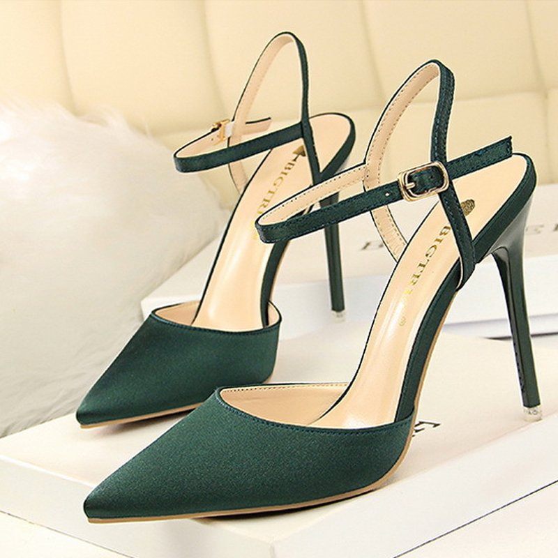 炎炎夏日，高跟鞋+丝袜，魅力十足