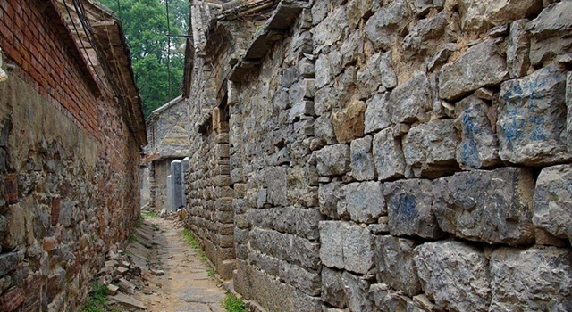 中国有两个村庄，一个带你“上天”，一个带你“入地”