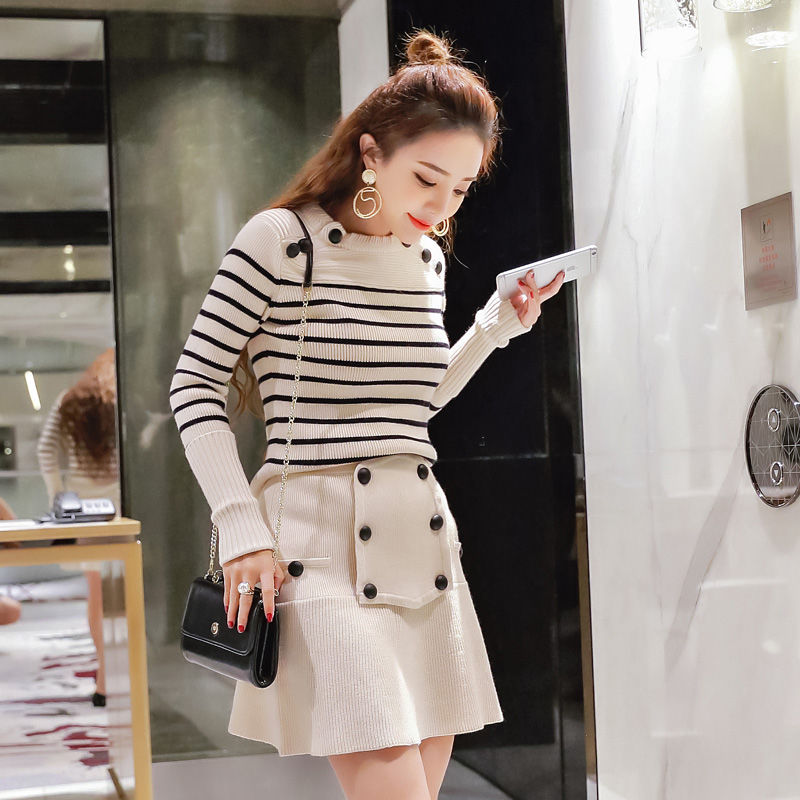 小香风套装才叫时尚,看着都不舍得眨眼睛,显嫩漂亮很吸睛