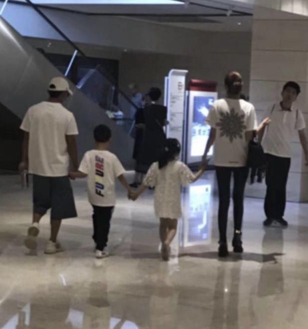 宝强新恋情成水漂，女主直播澄清事实称：“和宝强哥缘分未到”！