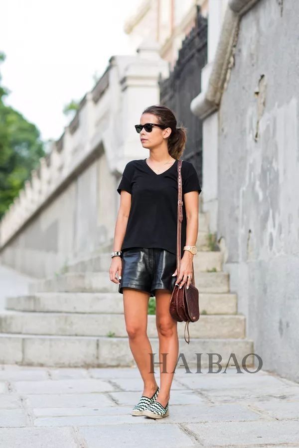 奇怪| 比小白鞋、猫跟鞋还要火?今年夏天我只穿它!