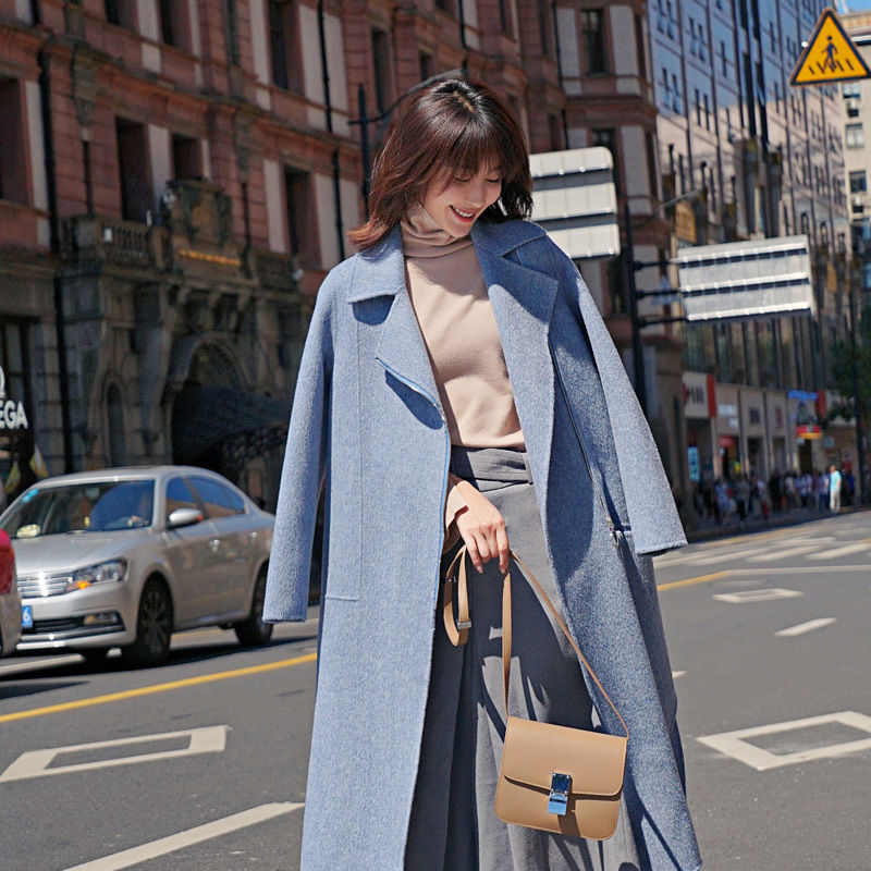 我的天，太洋气了!这一种“双面绒大衣”火了，上身时髦不已