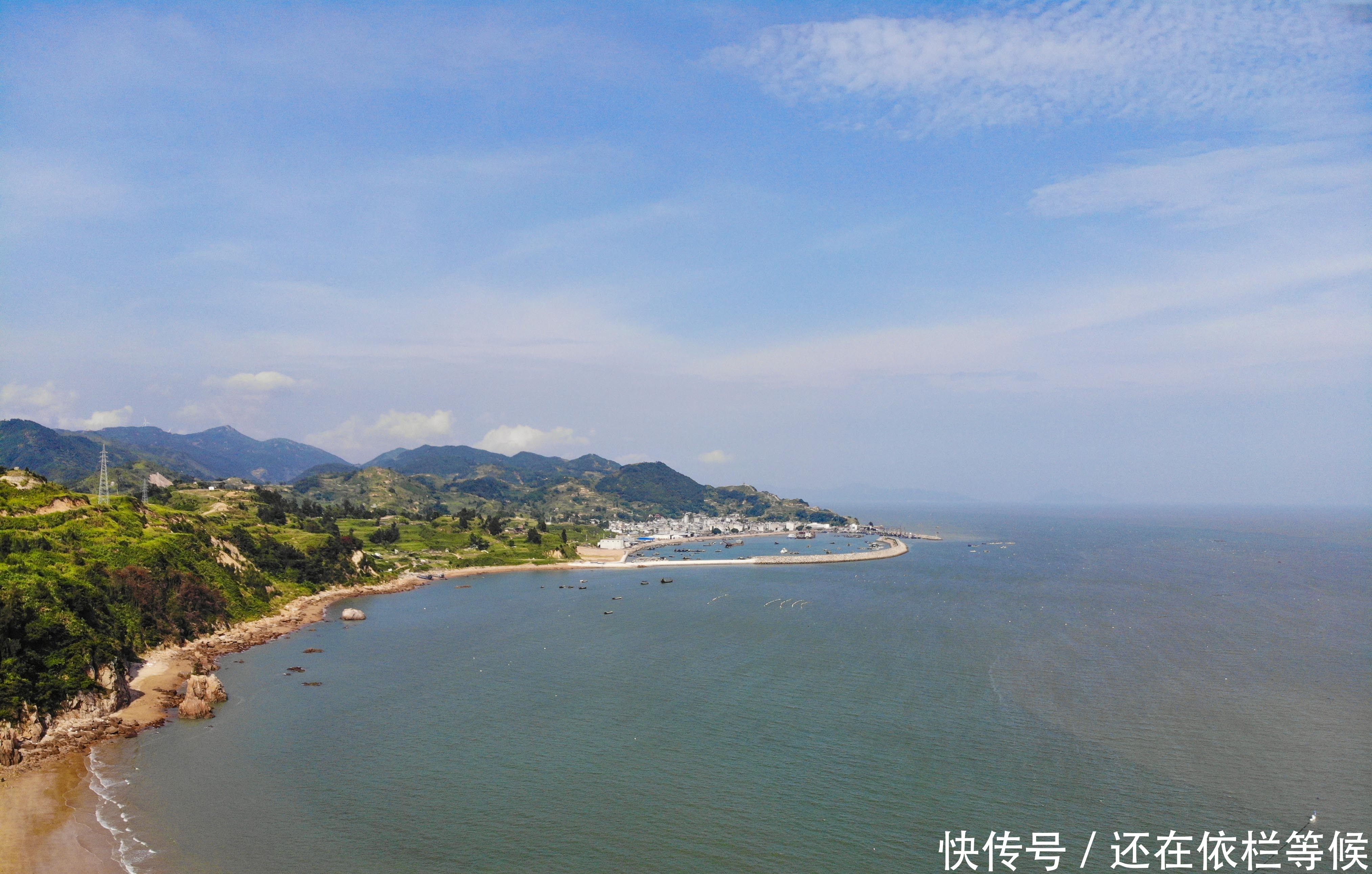 福建最美沙滩之一，因交通不便游客较少，被誉为“闽东的北戴河”