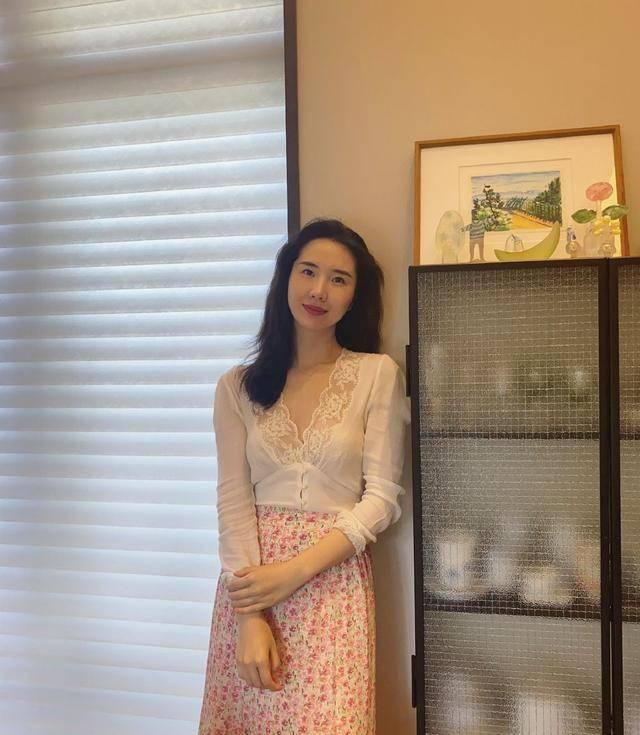  「气质」天猫总裁太有福了！老婆穿张大奕同款衣服超时髦，一双儿女太可爱