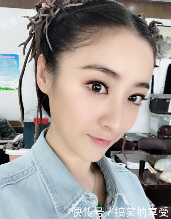 她是张艺谋再婚超生事件爆料人，曾被质疑炒作，现已结婚近照曝光