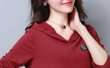 阔腿裤已经过时了!今年流行“卫衣+萝卜裤”,新潮洋气还减龄