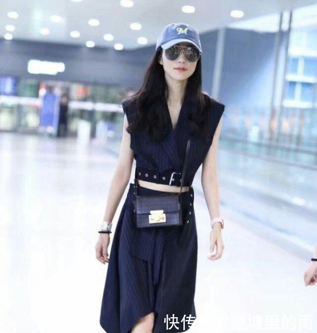 韩雪身穿开叉裙大秀美腿, 网友 不怕走光吗