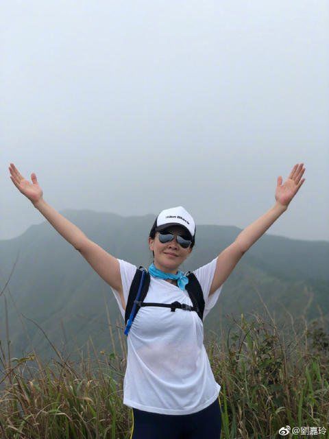 十八线女星吃减肥药引发疾病，坐轮椅进医院，网友:炒作