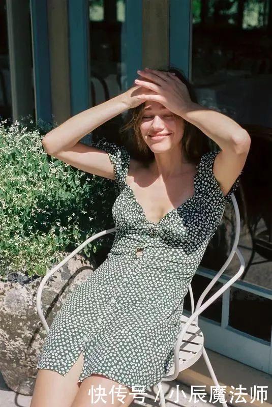  『复古方领』高级又时髦，照着穿回头率200%！