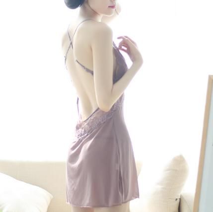 身为人妻的我,在家不穿文胸只穿睡衣,舒适自在又不失性感迷人