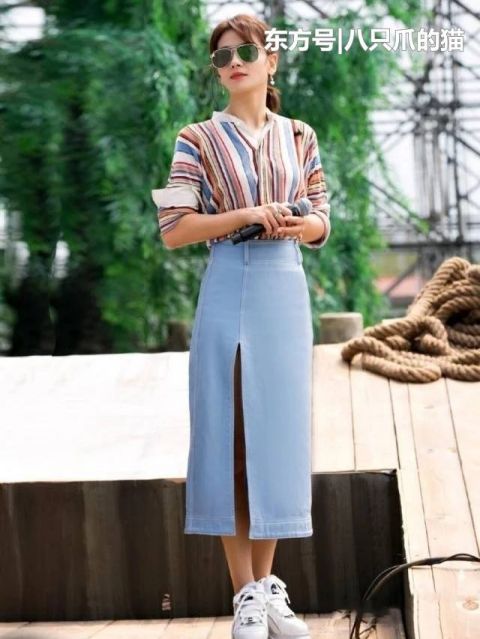  #万能#穿搭秘籍，30岁女生如何穿出气质？从明星穿搭入手，教你万能技