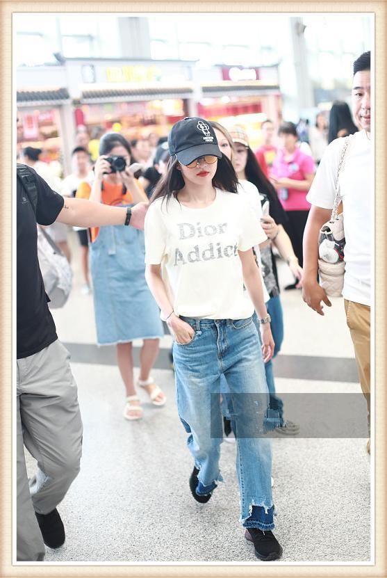 张韶涵又瘦了？紧身仔裤硬是穿成阔腿裤，网友：能有80斤？