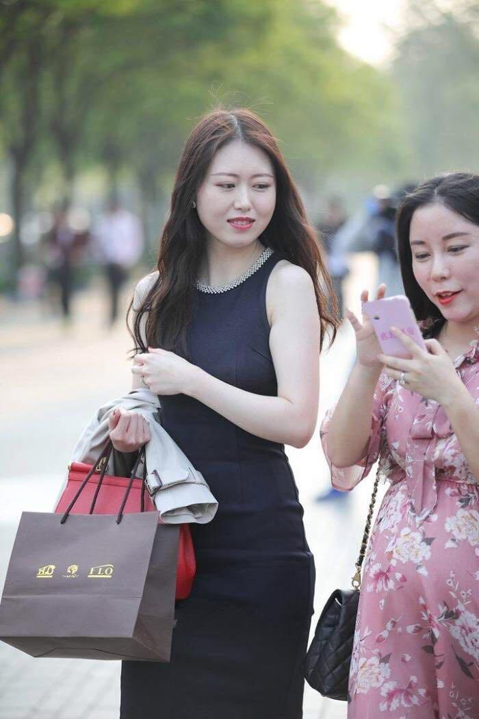 街拍：原来“女胖子”也能别有润味，这种视觉冲击不亚于冲田杏梨