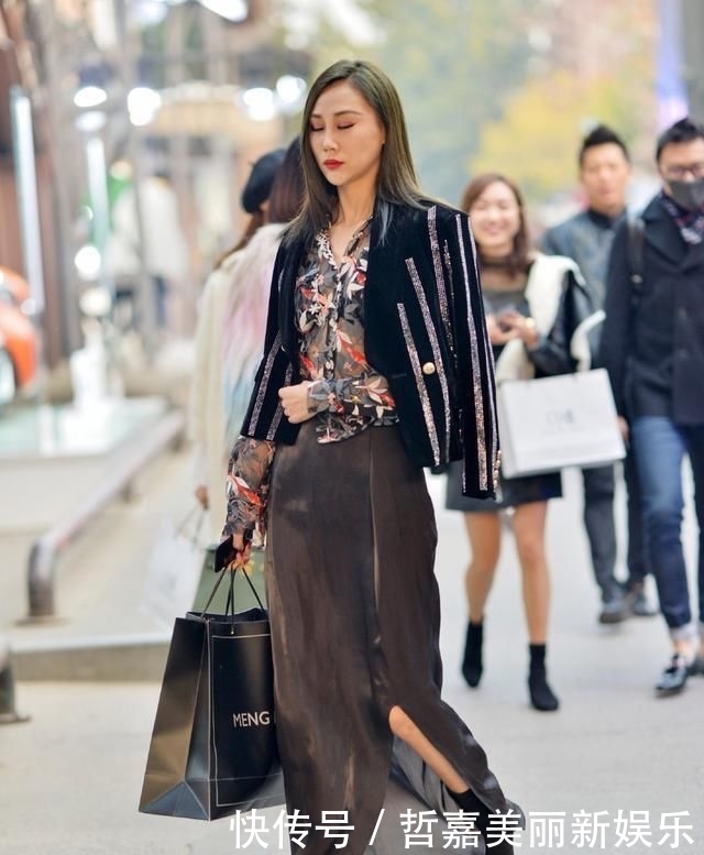  [西服搭配]美好3月怎么穿？一件小西服塑造百变造型，轻松穿出时髦范