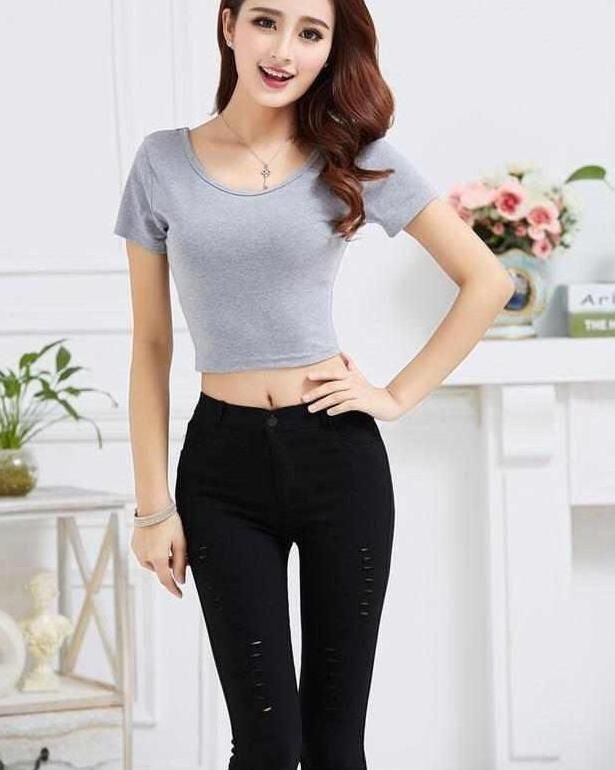 时尚写真，俏美靓丽的牛仔裤美女，曼妙身姿，尽显高挑有型美……