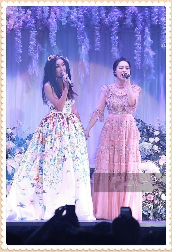 当51岁温碧霞同框37岁钟欣潼，才知道真嫩和装嫩的差距有多大！