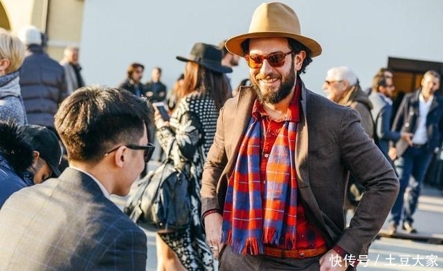 适合休闲场■下雪了，男人们这样系围巾才够撩！