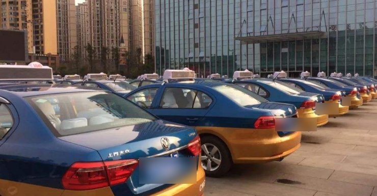  「加油工」为啥出租车师傅中午才去加油？加油工：这是懂车的！