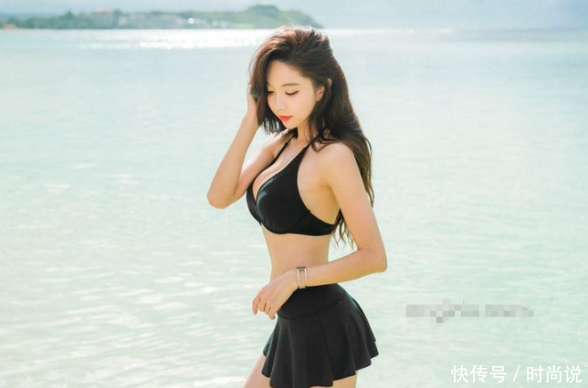 风格独特的比基尼泳衣美女,展现女神长腿,十分养眼!